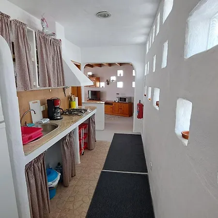 Captivating 2-bedroom House 'pajar' Vistamar Apartamento